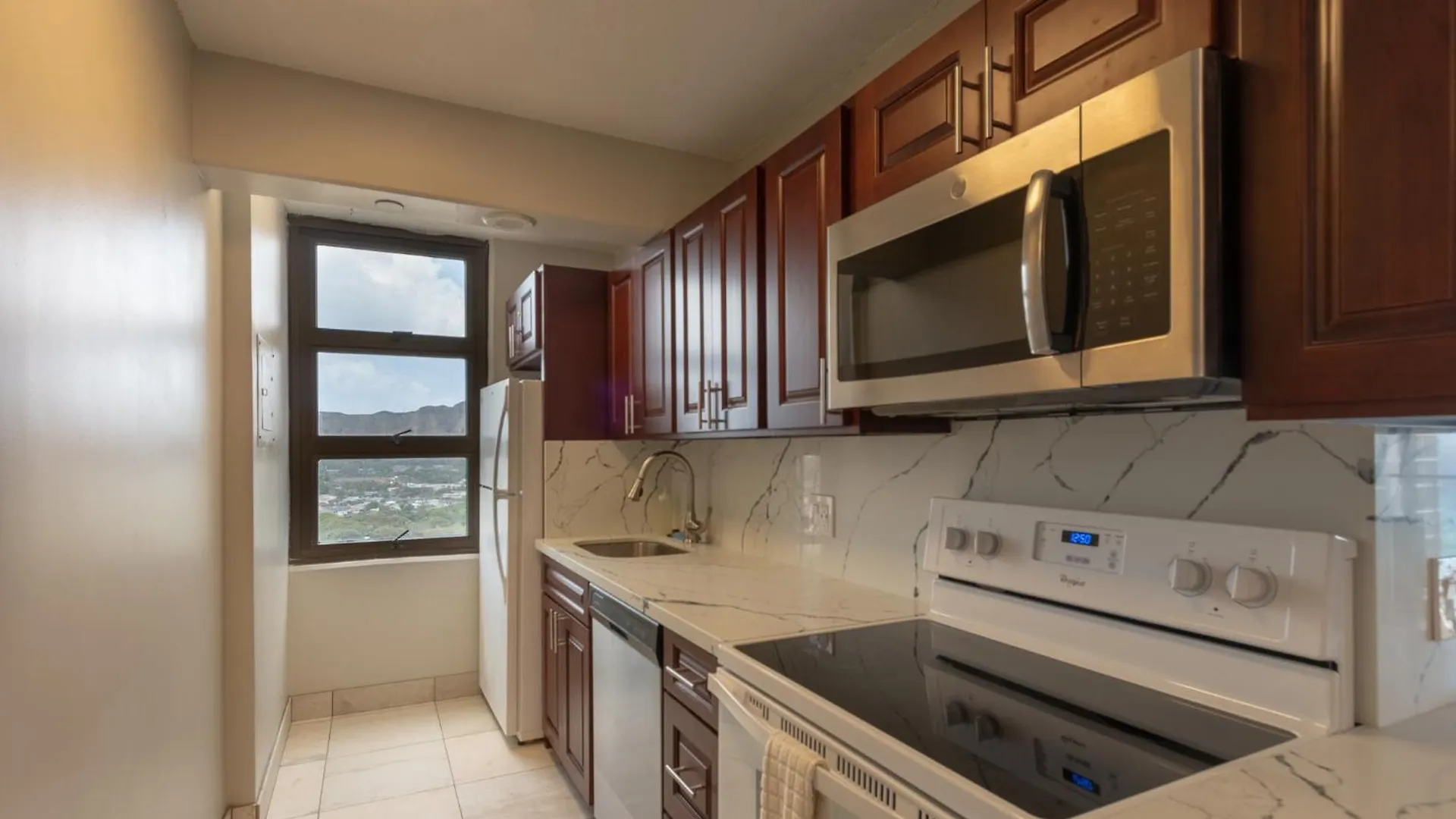 High Level Ocean View Corner Condo With Free Parking هونولولو