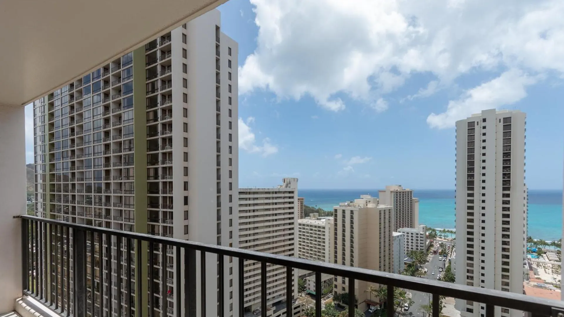 High Level Ocean View Corner Condo With Free Parking Honolulu